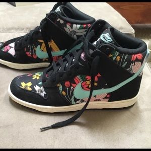 Nike Women’s Floral Shoes